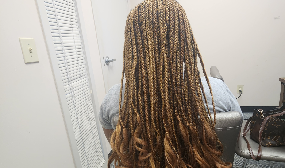 Knotless box braids with curly ends